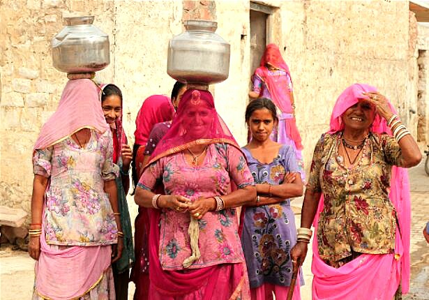 Four Examples of (the lack of) Personal Space in India