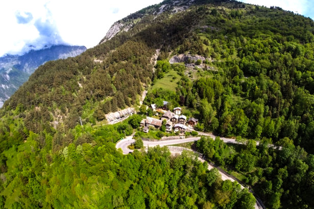 Mikey Bartley - Cycling Alpe d'Hyuez on a fixed gear bike