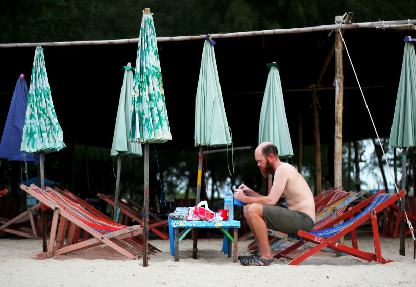 Cycling around the world - camped on a Thai beach